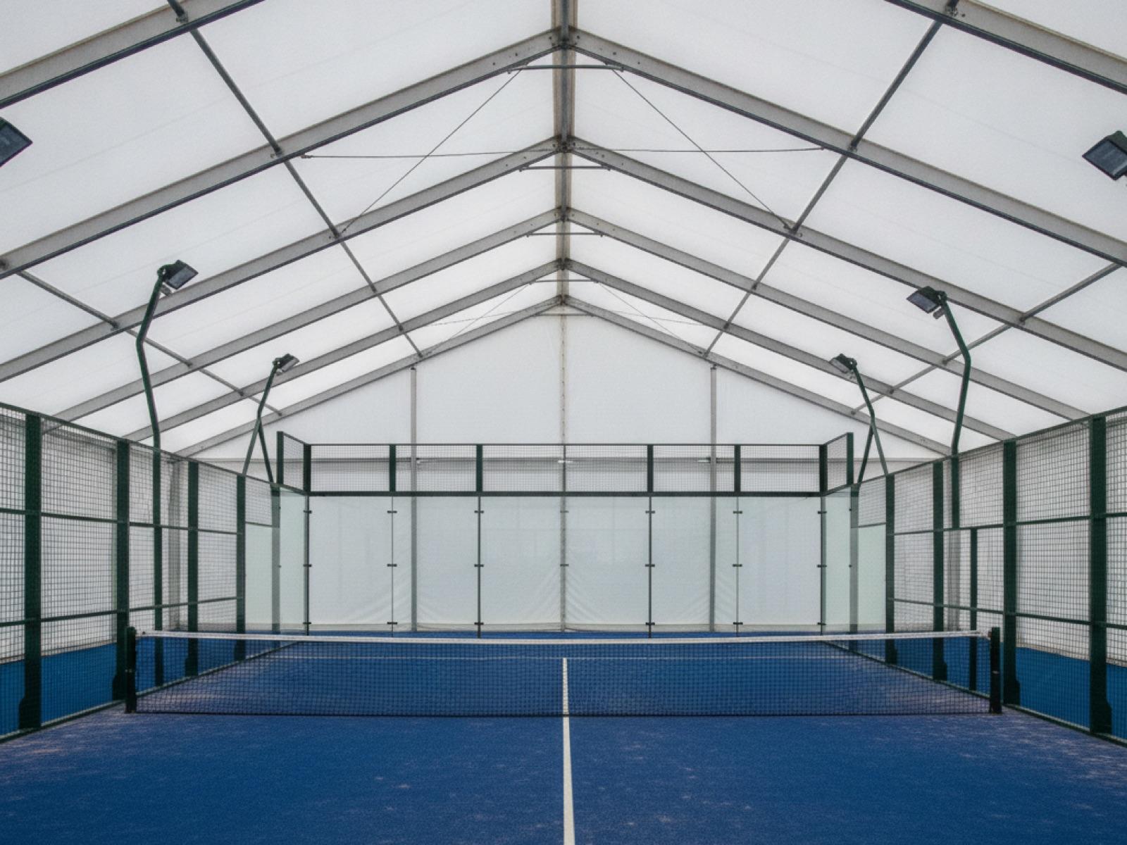 Copertura campo padel: requisiti FIP e tempi di realizzazione