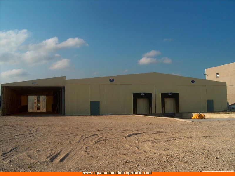Capannoni industriali con portali di carico a Ortona in Abruzzo