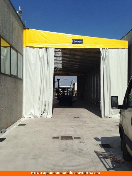 Tunnel mobile senza concessione edilizia a Frascati nel Lazio