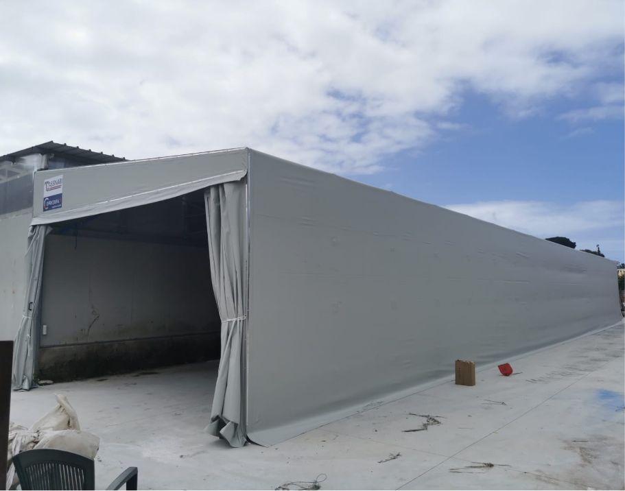 Capannone in telo PVC su struttura in acciaio zincato, produzione Coprikompatt
